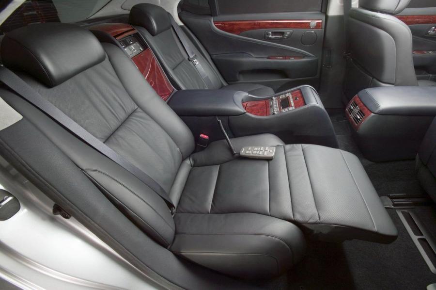  Lexus LS460 2006 года  (фото 196 из 200)